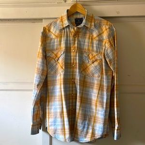 Long sleeve country inspired Lucky Brand shirt. Medium size